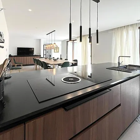 Uccelli Modern 5 Etoiles With Heated Pool For 12 People ヴィラ