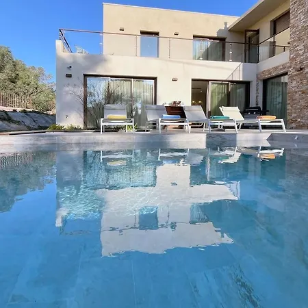 Uccelli Modern 5 Etoiles With Heated Pool For 12 People Villa